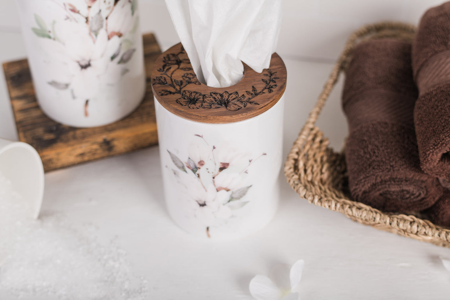 Magnolia Tissue Holder
