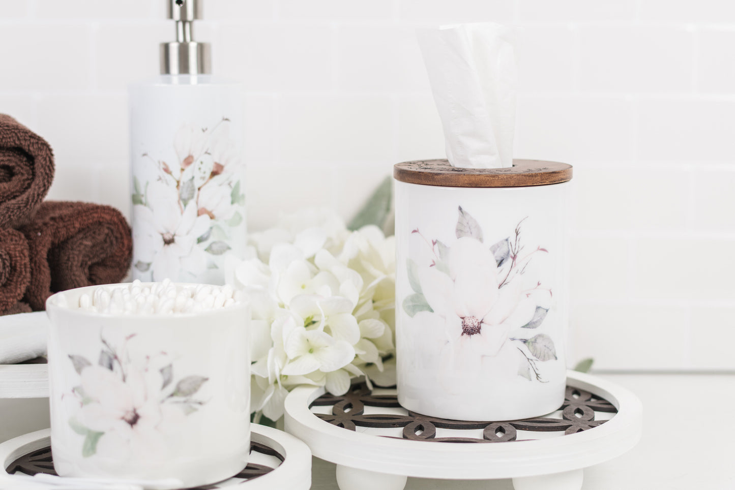 Magnolia Tissue Holder