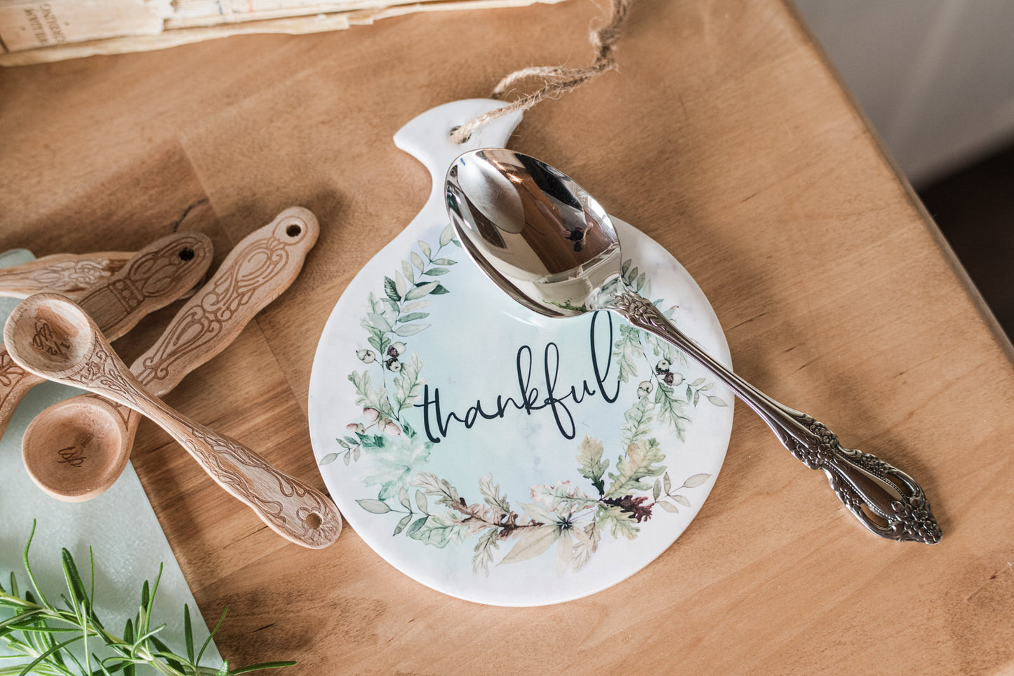 Neutral autumn spoon rest with thankful script and leaf design