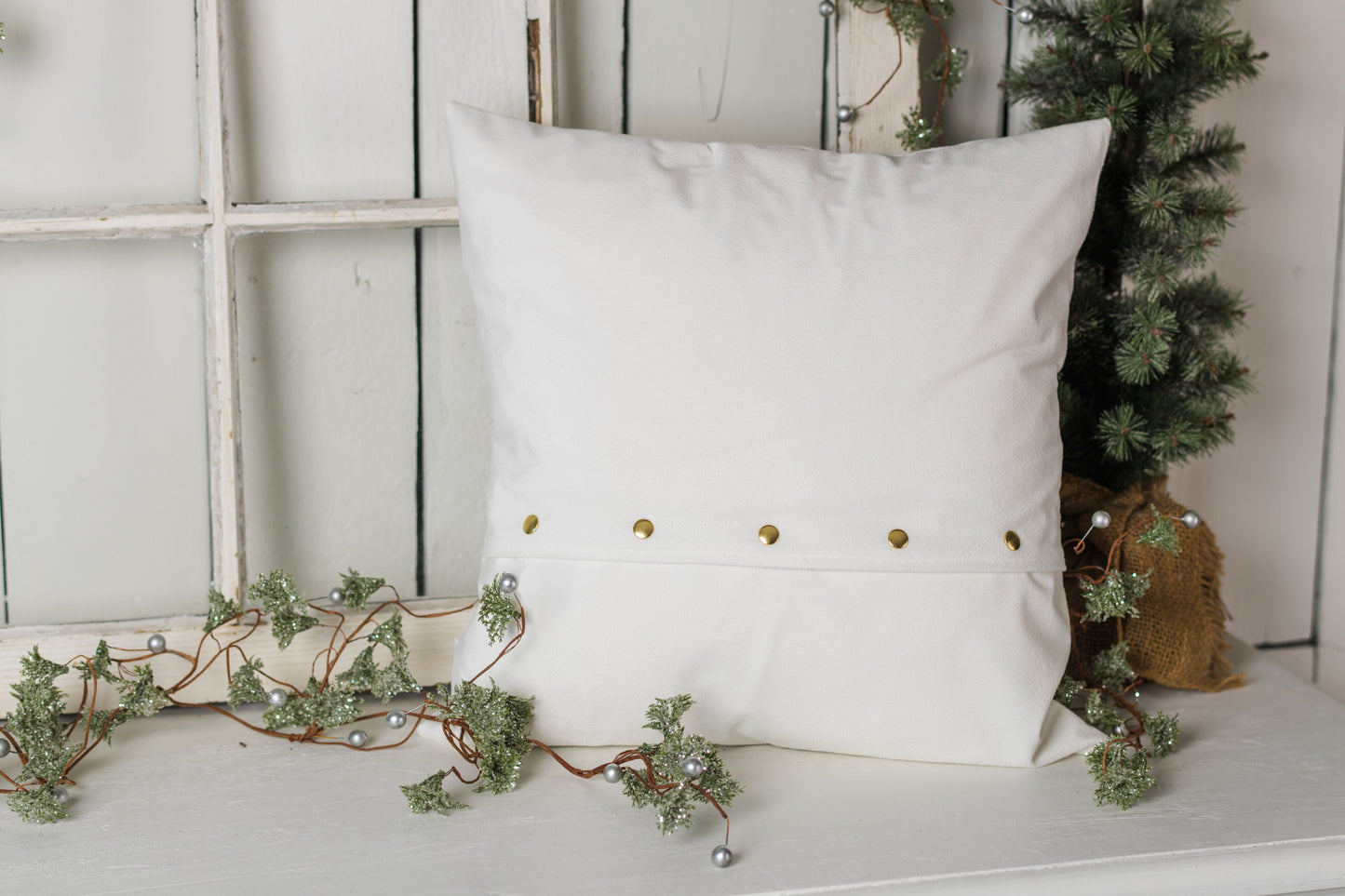 Winterberry "Unto us a Child is Born" Pillow Cover