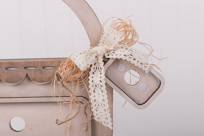 cottage style basket base with handle and tag accent