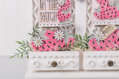 Interchangeable strawberry inserts with sweet berry theme