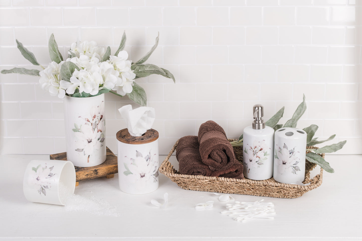 Magnolia Christmas Tissue Holder