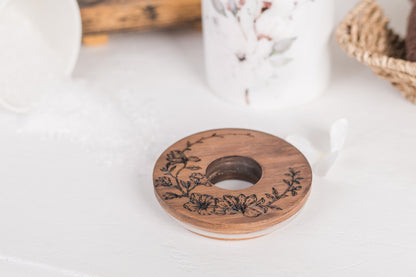 Magnolia Tissue Holder