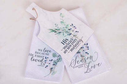 Winterberry gift set with two folded tea towels and rectangle ceramic trivet