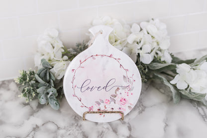 Round spoon rest with faith-inspired message and roses