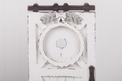 close up of scallop round area for interchangeable mini sign
