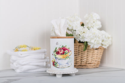 Ceramic tissue cover with watercolour strawberries in a summer guest bath.
